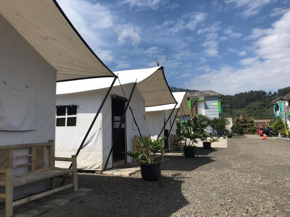 Maulana Hills Syariah Hotel Lembang Eksteriør bilde