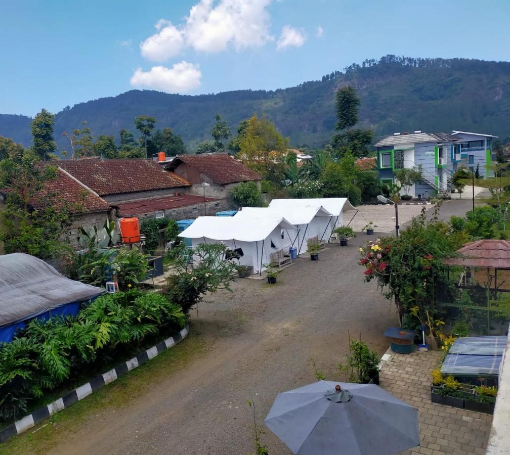 Maulana Hills Syariah Hotel Lembang Eksteriør bilde
